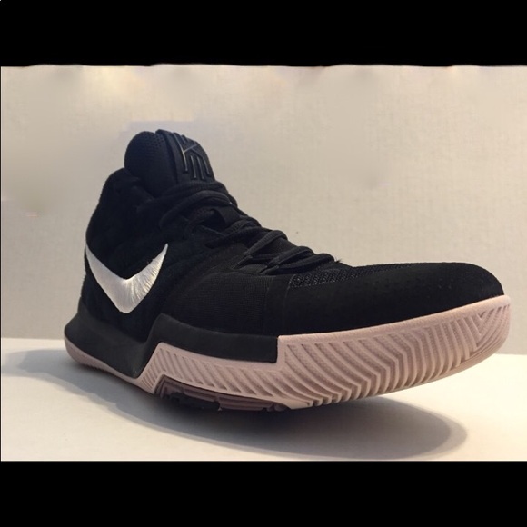 kyrie irving 3 basketball shoes